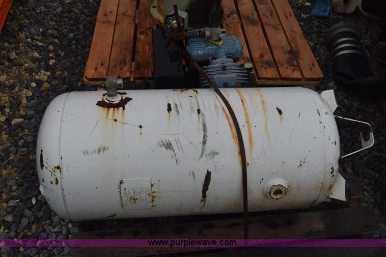 image for item J8185 Air compressor