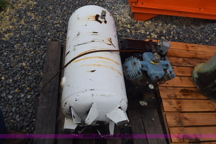 image for item J8185 Air compressor