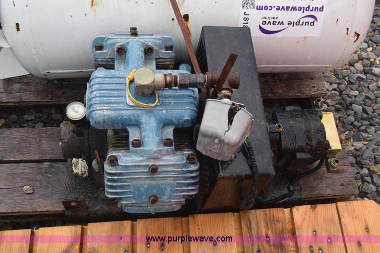 image for item J8185 Air compressor