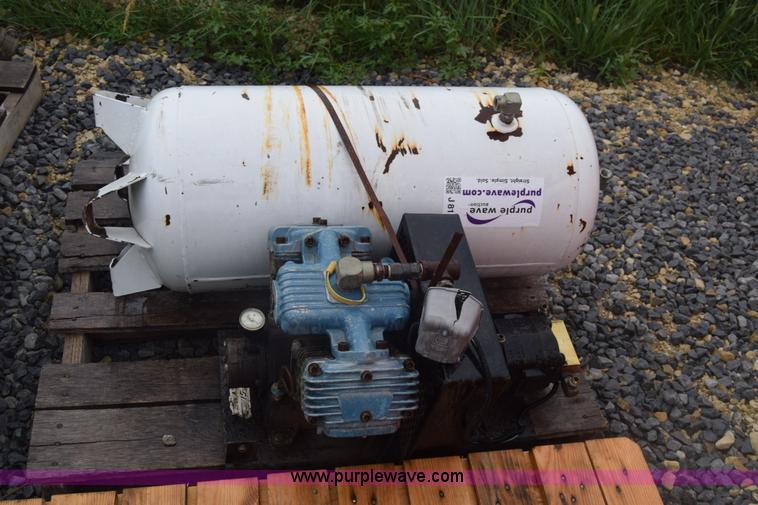 image for item J8185 Air compressor