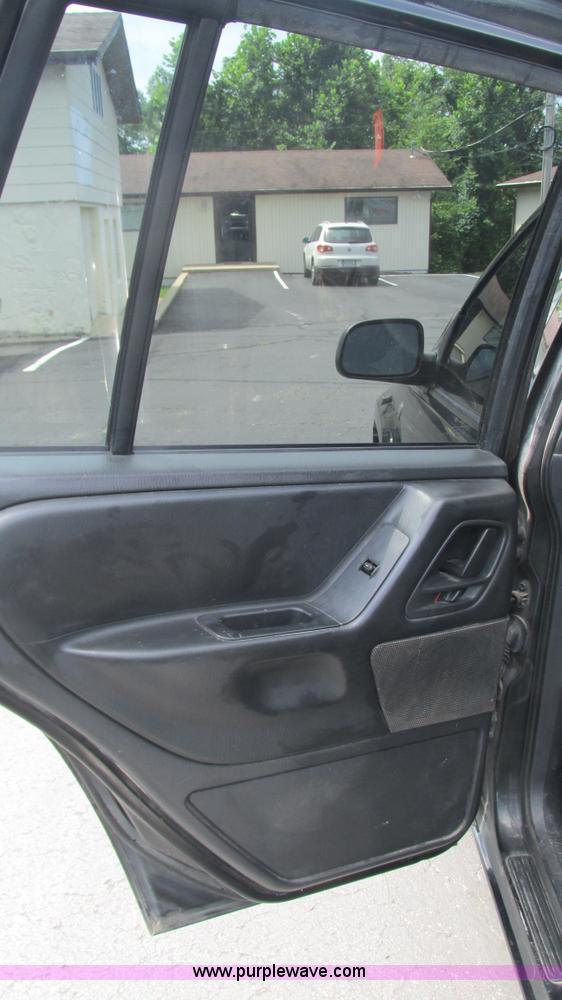 image for item J8564 2004 Jeep Grand Cherokee Special Edition SUV