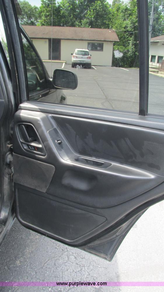 image for item J8564 2004 Jeep Grand Cherokee Special Edition SUV