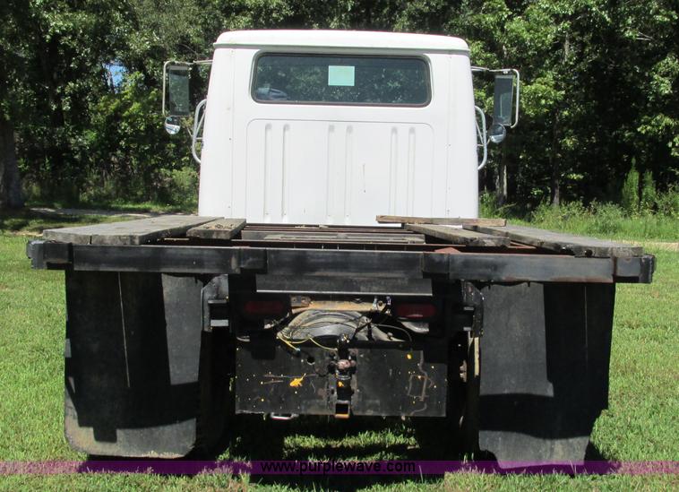 image for item J8578 1984 International S1900 flatbed truck