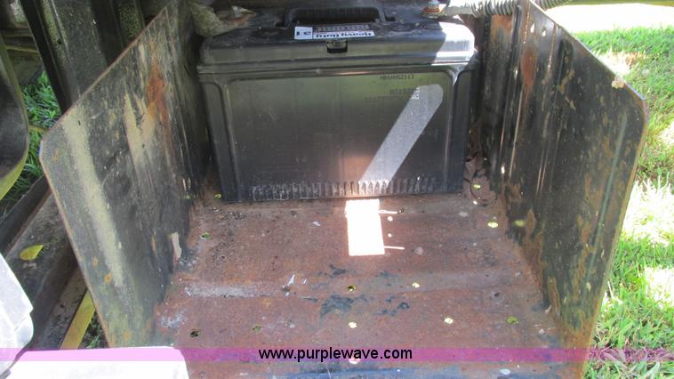 image for item J8578 1984 International S1900 flatbed truck