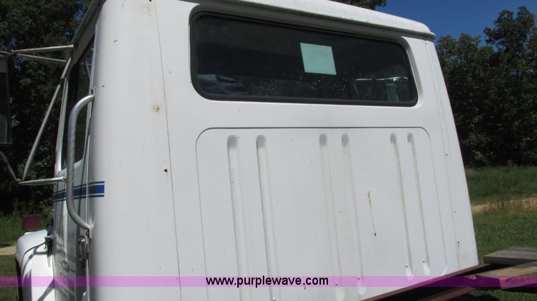 image for item J8578 1984 International S1900 flatbed truck