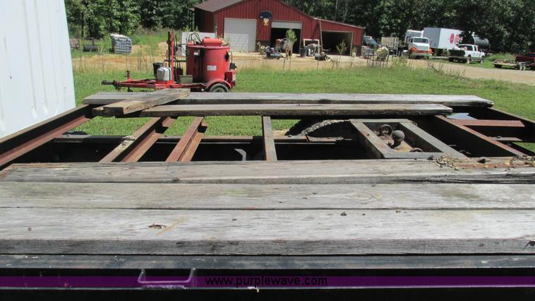 image for item J8578 1984 International S1900 flatbed truck