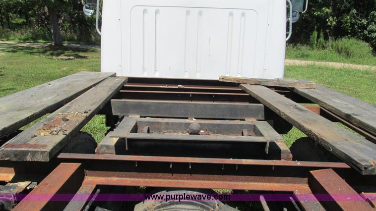 image for item J8578 1984 International S1900 flatbed truck