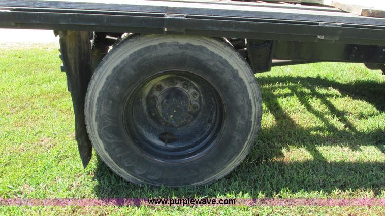 image for item J8578 1984 International S1900 flatbed truck