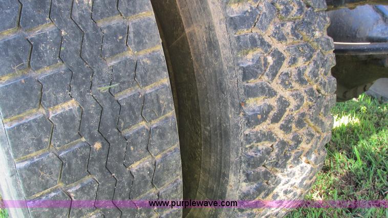 image for item J8578 1984 International S1900 flatbed truck