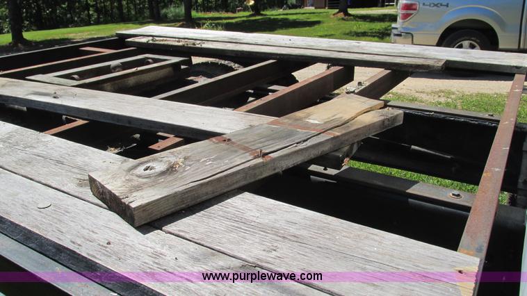 image for item J8578 1984 International S1900 flatbed truck