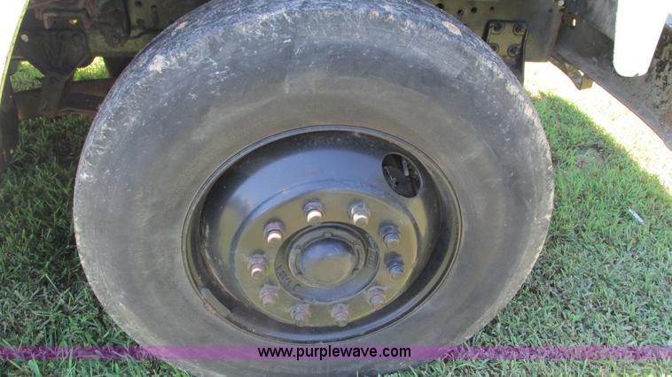 image for item J8578 1984 International S1900 flatbed truck