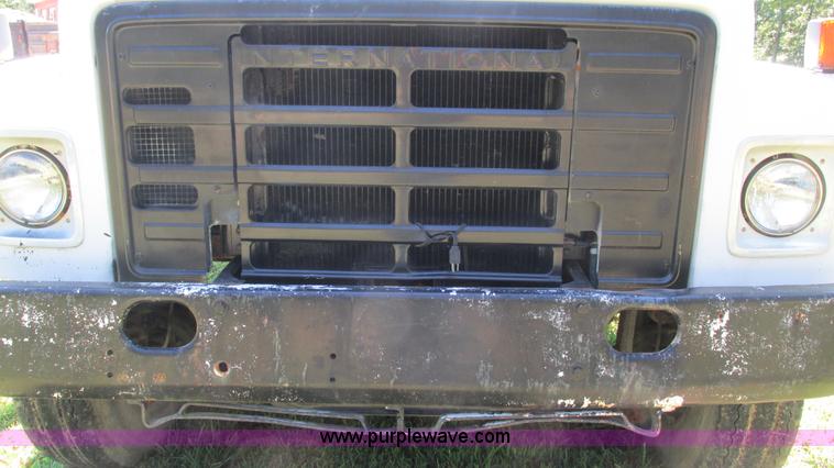 image for item J8578 1984 International S1900 flatbed truck