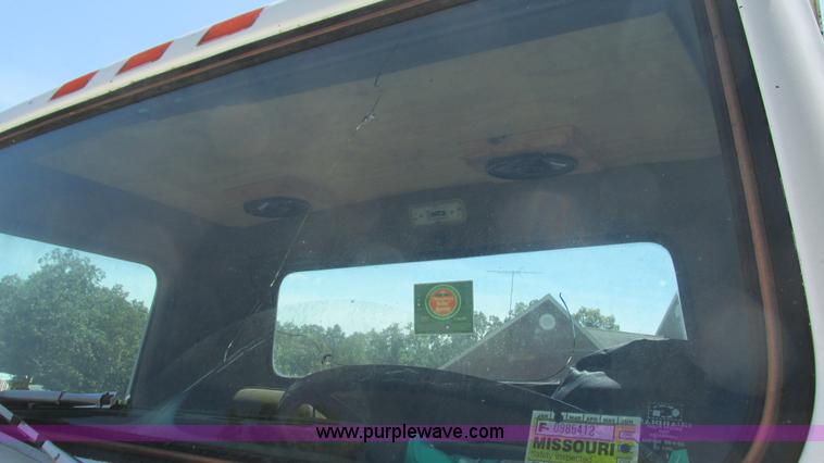 image for item J8578 1984 International S1900 flatbed truck