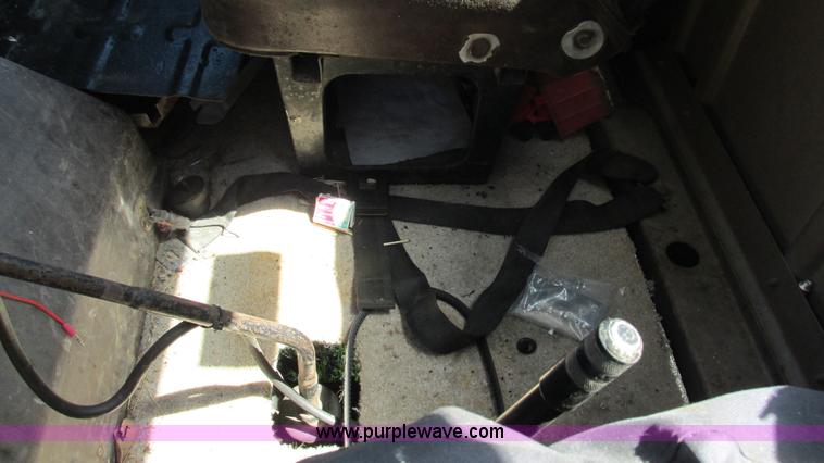 image for item J8578 1984 International S1900 flatbed truck