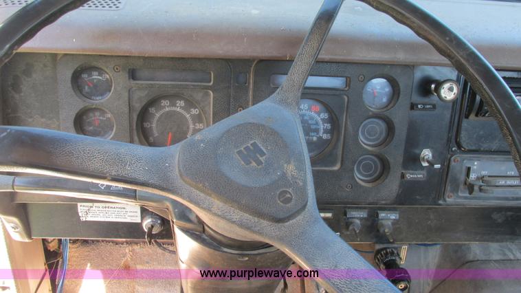 image for item J8578 1984 International S1900 flatbed truck