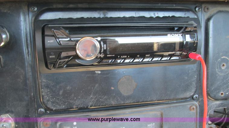 image for item J8578 1984 International S1900 flatbed truck