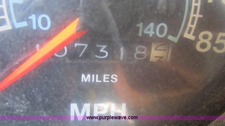 image for item J8578 1984 International S1900 flatbed truck