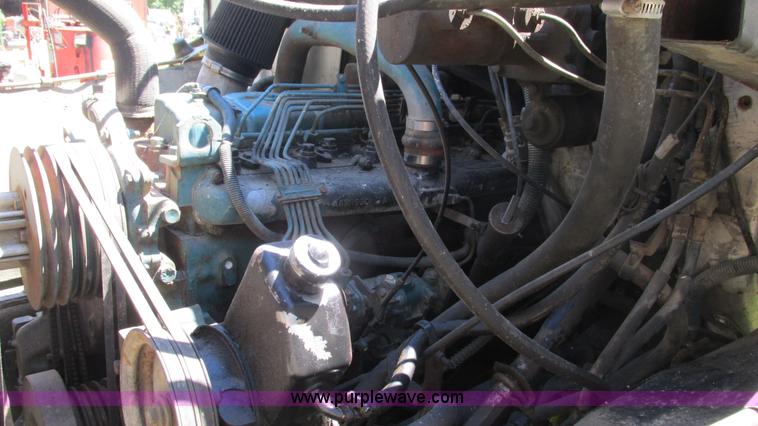 image for item J8578 1984 International S1900 flatbed truck