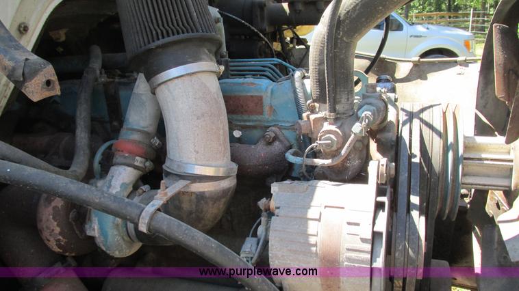 image for item J8578 1984 International S1900 flatbed truck