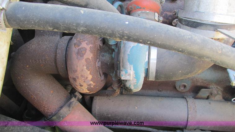 image for item J8578 1984 International S1900 flatbed truck