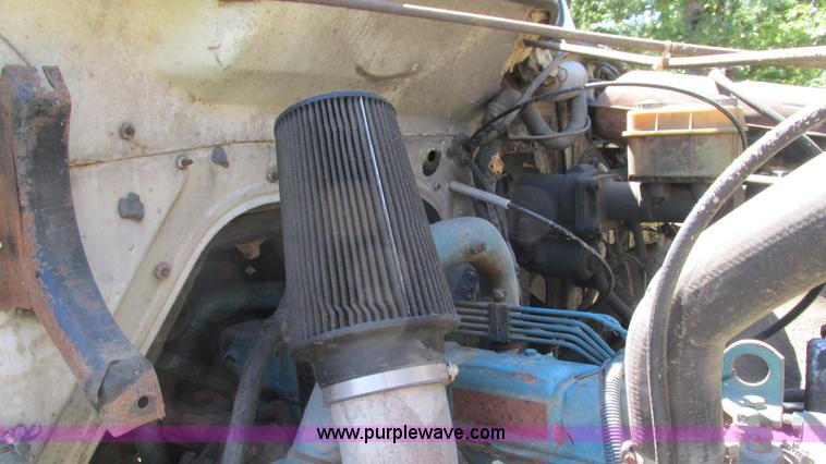 image for item J8578 1984 International S1900 flatbed truck