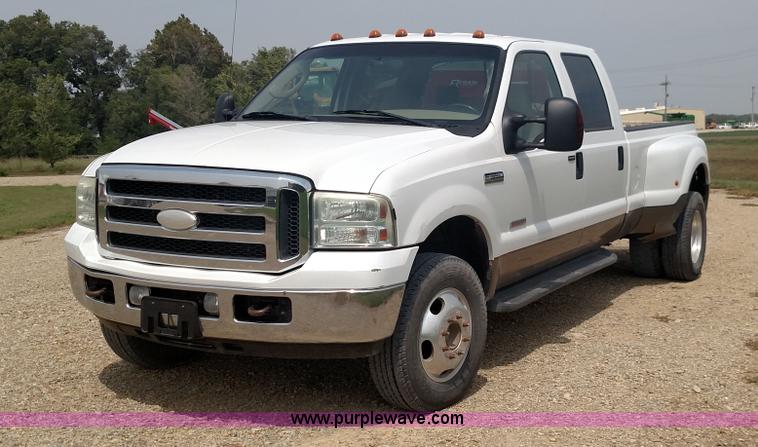 image for item K1142 2005 Ford F350 Super Duty Lariat FX4 Crew Cab pickup truck