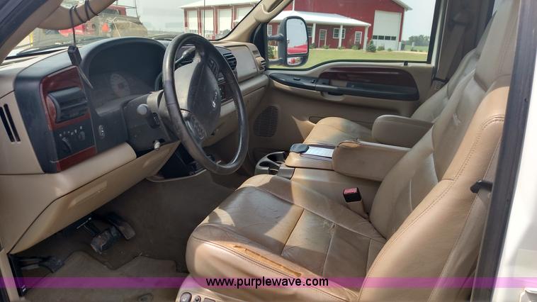 image for item K1142 2005 Ford F350 Super Duty Lariat FX4 Crew Cab pickup truck