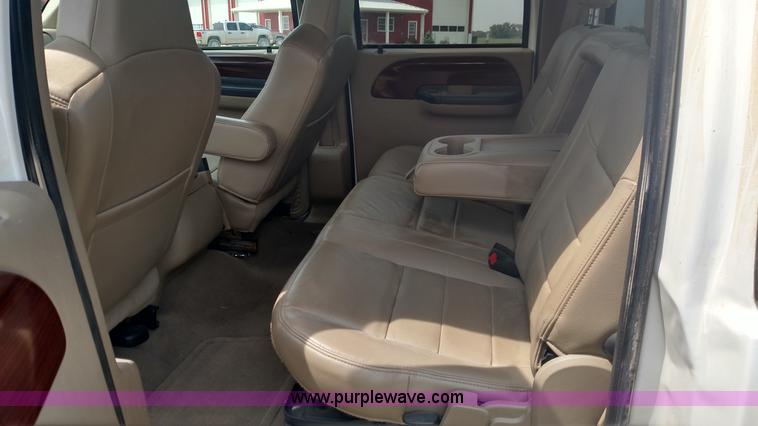 image for item K1142 2005 Ford F350 Super Duty Lariat FX4 Crew Cab pickup truck