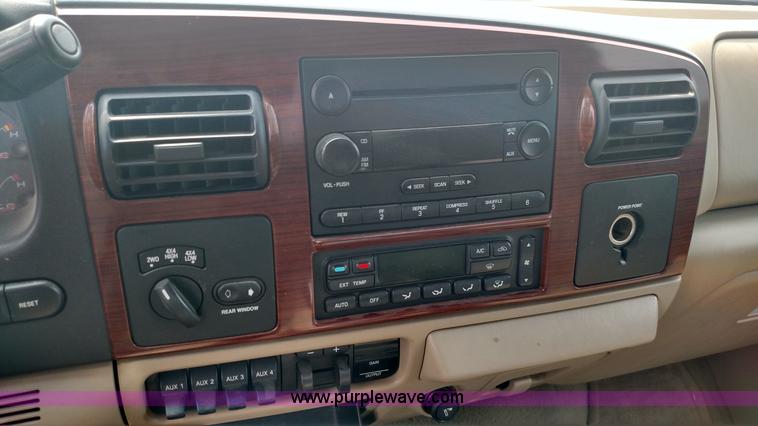 image for item K1142 2005 Ford F350 Super Duty Lariat FX4 Crew Cab pickup truck