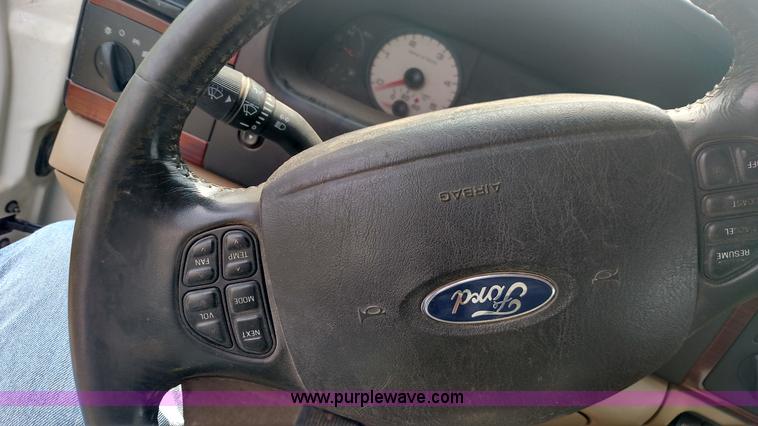 image for item K1142 2005 Ford F350 Super Duty Lariat FX4 Crew Cab pickup truck