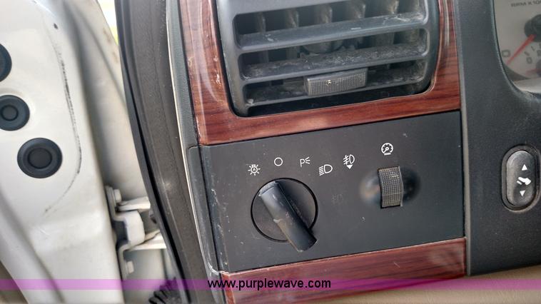 image for item K1142 2005 Ford F350 Super Duty Lariat FX4 Crew Cab pickup truck