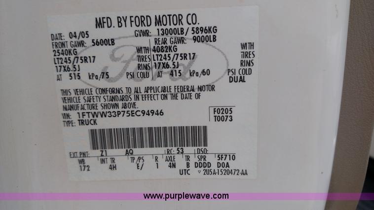 image for item K1142 2005 Ford F350 Super Duty Lariat FX4 Crew Cab pickup truck