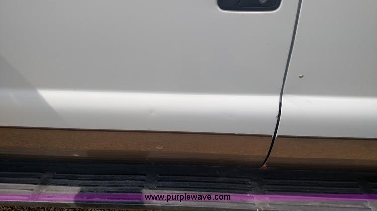 image for item K1142 2005 Ford F350 Super Duty Lariat FX4 Crew Cab pickup truck