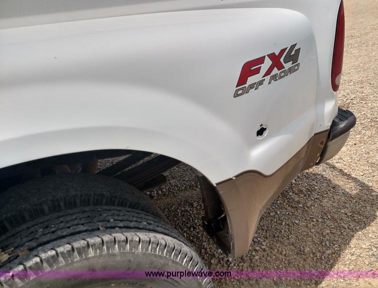 image for item K1142 2005 Ford F350 Super Duty Lariat FX4 Crew Cab pickup truck