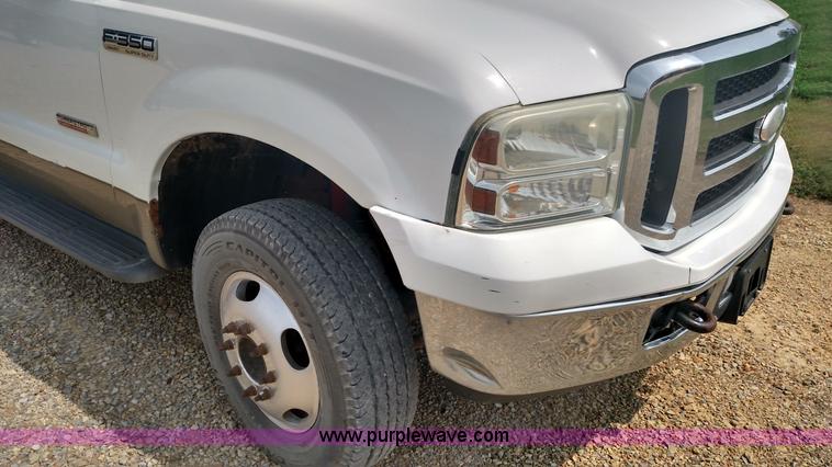 image for item K1142 2005 Ford F350 Super Duty Lariat FX4 Crew Cab pickup truck