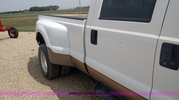 image for item K1142 2005 Ford F350 Super Duty Lariat FX4 Crew Cab pickup truck