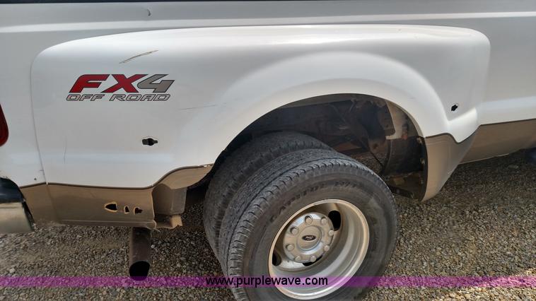 image for item K1142 2005 Ford F350 Super Duty Lariat FX4 Crew Cab pickup truck