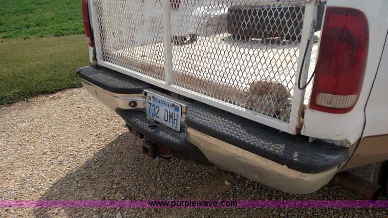 image for item K1142 2005 Ford F350 Super Duty Lariat FX4 Crew Cab pickup truck