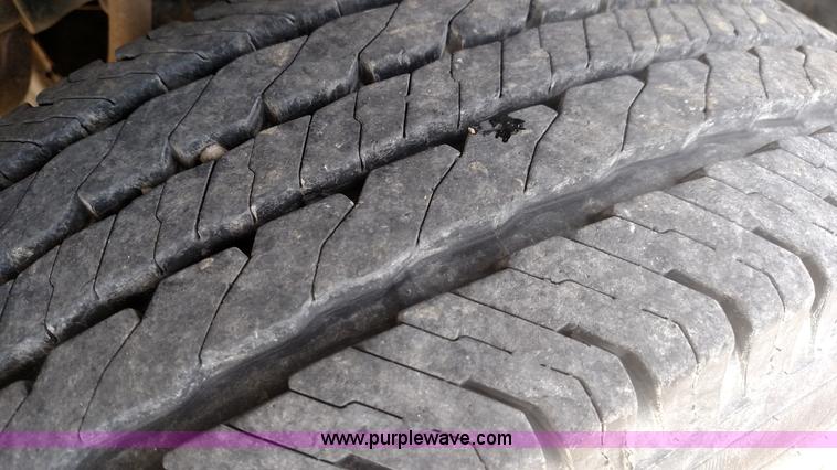 image for item K1142 2005 Ford F350 Super Duty Lariat FX4 Crew Cab pickup truck