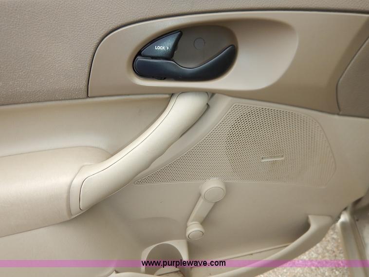 image for item K1602 2006 Ford Focus ZX4