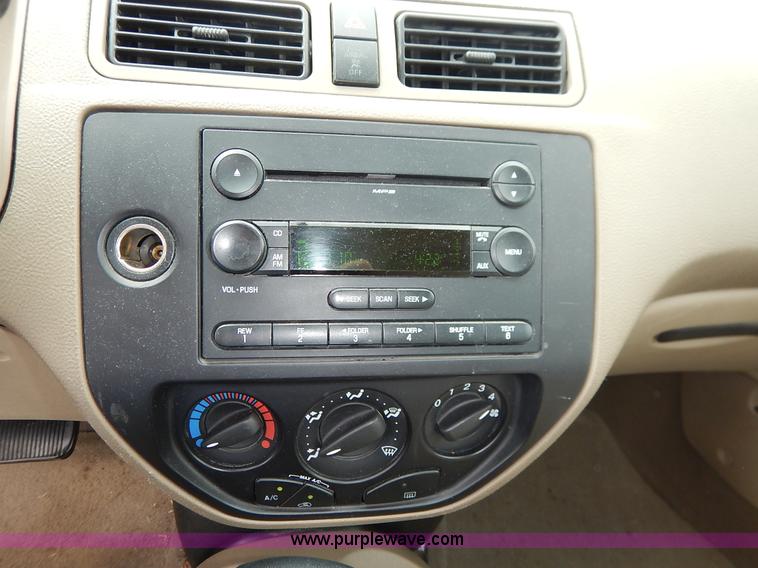 image for item K1602 2006 Ford Focus ZX4