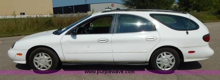 image for item K1606 1999 Ford Taurus Wagon SE