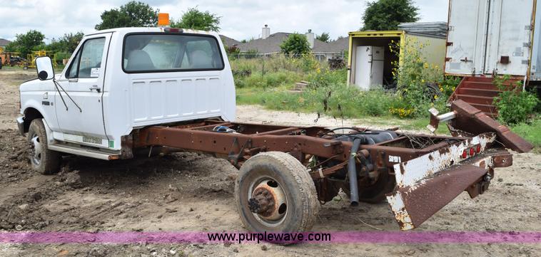 image for item K6072 1997 Ford F450 Super Duty truck cab and chassis