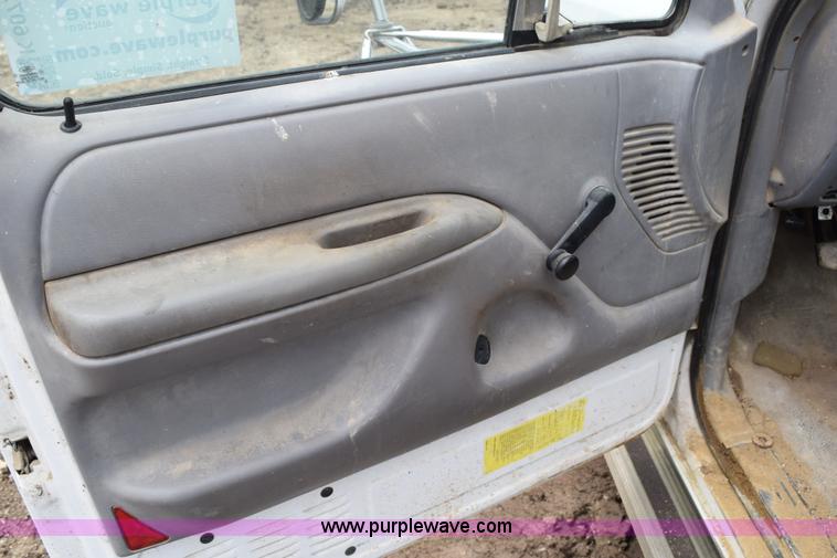 image for item K6072 1997 Ford F450 Super Duty truck cab and chassis