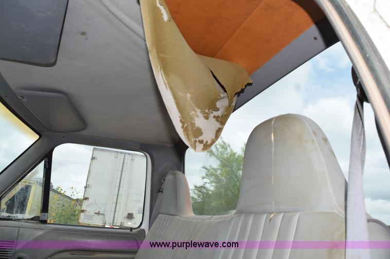 image for item K6072 1997 Ford F450 Super Duty truck cab and chassis