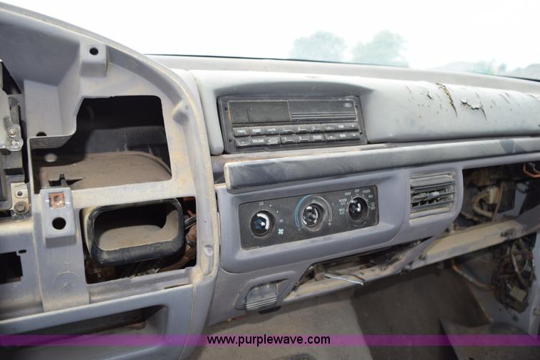 image for item K6072 1997 Ford F450 Super Duty truck cab and chassis