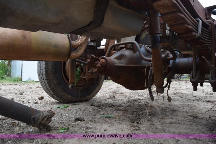 image for item K6072 1997 Ford F450 Super Duty truck cab and chassis