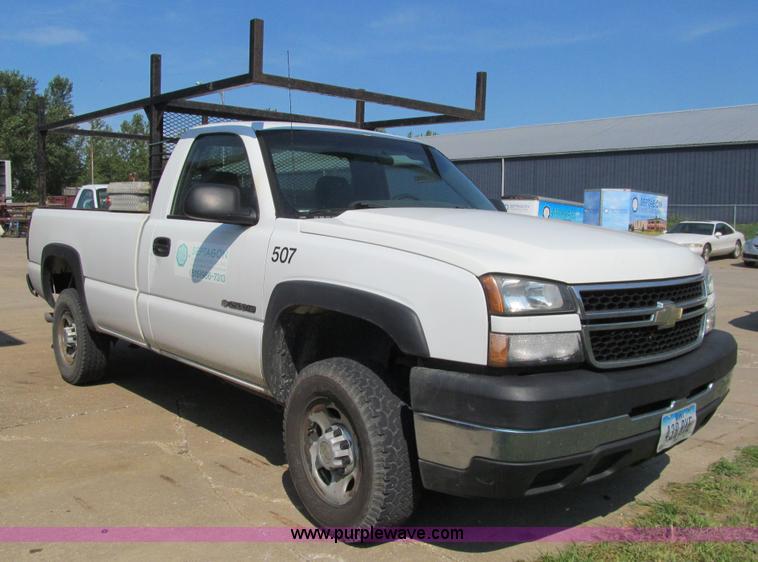 image for item K6318 2006 Chevrolet Silverado 2500HD pickup truck