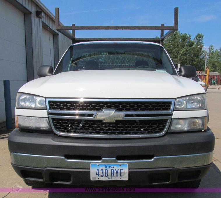 image for item K6318 2006 Chevrolet Silverado 2500HD pickup truck