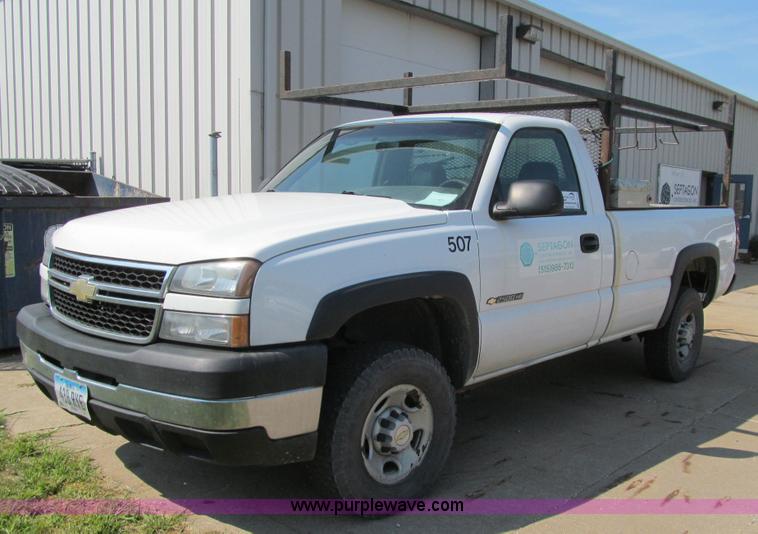 image for item K6318 2006 Chevrolet Silverado 2500HD pickup truck